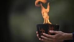 Khoảng 10.000 người tham dự lễ rước ngọn đuốc Olympic Paris 2024