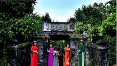 Phiên chợ quê tại làng cổ Lộc Yên