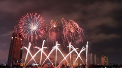 Mua vé xem pháo hoa, được thêm ngàn trải nghiệm hấp dẫn