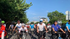 Nhặt rác, diễu hành xe đạp kêu gọi bảo vệ môi trường Nha Trang