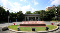 Các trường đại học Trung Quốc tăng học phí tới 54%