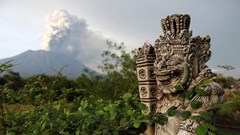 Indonesia: Bali chính thức cấm du khách lên núi thiêng