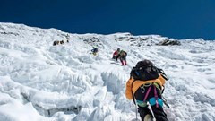 Cảnh báo mùa nguy hiểm khi chinh phục đỉnh núi Everest