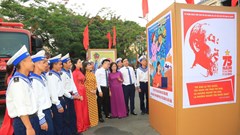 Trao thưởng và triển lãm tranh cổ động về thi đua ái quốc