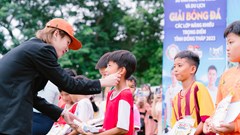 Ca sĩ, nhạc sĩ Jack truyền cảm hứng theo đuổi ước mơ bóng đá đến giới trẻ