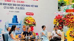 Nhà báo viết sách: Chân lý kết hợp với văn thơ