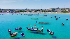 Lễ hội đua thuyền truyền thống ở miền biển Quảng Ngãi