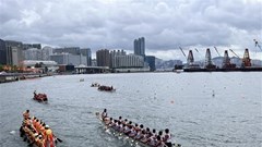 Sôi động cuộc Đua Thuyền rồng quốc tế tại cảng Victoria