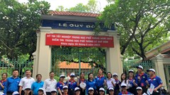 Thăm và động viên sinh viên tình nguyện “Tiếp sức mùa thi 2023”