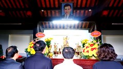 Dâng hoa, dâng hương kỷ niệm 124 năm ngày sinh nhà cách mạng Lê Hồng Sơn