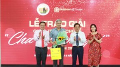 Trao giải cuộc thi viết “Cha và con gái”