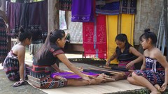 Về “Ngôi nhà chung” hoà mình vào “Sắc màu thổ cẩm”