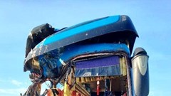 Xe khách tông xe tải trên cao tốc Nha Trang - Cam Lâm, hai người tử vong