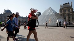 Khách Trung Quốc chưa trở lại Pháp như trước dịch