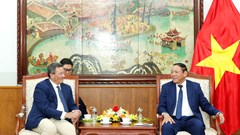 Bộ trưởng Nguyễn Văn Hùng: Tăng cường quan hệ hữu nghị Việt - Pháp bằng văn hoá và từ văn hoá