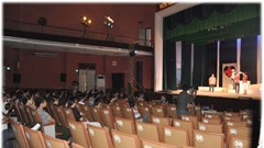 Nhà quản lý cần làm gì khi sân khấu sa sút?