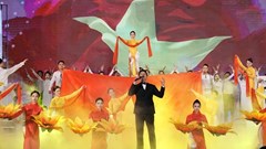 “Màu hoa đỏ” - Khúc tráng ca hào hùng về một "thời hoa lửa"