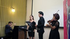 Công diễn nhạc kịch "Quả phụ vui tính"