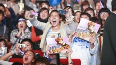 Thần tượng và viễn cảnh một thế giới buồn