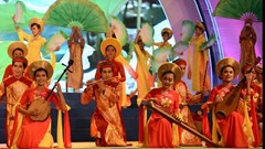 Phát triển nền văn hóa, VHNT yêu nước và nhân văn