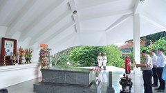 Thủ tướng dâng hương tại Khu di tích quốc gia Nguyễn Sinh Sắc