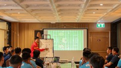 Không đặt áp lực thành tích lên đôi chân của các cầu thủ trẻ