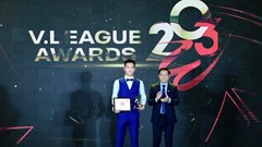 Nguyễn Hoàng Đức nhận danh hiệu Cầu thủ xuất sắc nhất V.League 2023