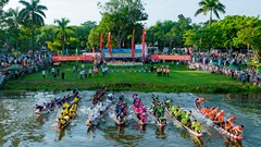 Tưng bừng giải đua ghe truyền thống trên sông Hương