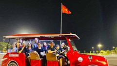 Thành phố xanh hút khách du lịch bằng xe điện