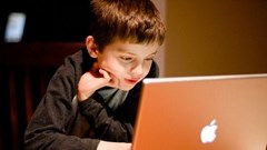 Trang bị cho trẻ kỹ năng số để tránh rủi ro khi sử dụng internet