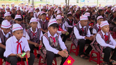 Quảng Ngãi: Học sinh vùng cao tưng bừng khai giảng năm học mới