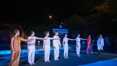 Biểu diễn nghệ thuật múa đương đại “XPO in Viet Nam” tại phố cổ Hội An