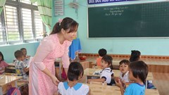Quảng Ngãi: Nỗ lực dạy tiếng Việt cho học sinh dân tộc thiểu số Cor