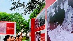 Trưng bày chuyên đề "Nghệ Tĩnh đỏ trong trái tim Người”