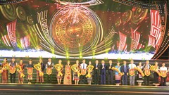 Miền Trung lung linh sắc màu hội tụ