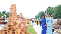 Khai mạc “Con đường nghệ thuật gốm đỏ” Vĩnh Long