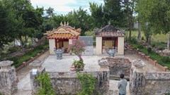 Sẽ xem xét di dời phù điêu hai vua Tây Sơn ra khỏi Miếu Đôi