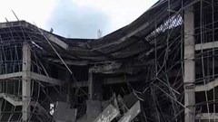 Trung tâm Văn hóa huyện Tuyên Hóa sập giàn giáo phần sảnh khiến một người bị thương