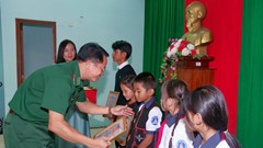 Tuyên dương 50 học sinh vùng biên giới vượt khó học giỏi