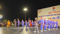 Khi người trẻ bảo tồn nghệ thuật Chèo Bả trạo