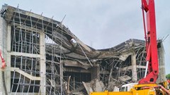 Điều tra nguyên nhân vụ sập giàn giáo công trình Trung tâm Văn hóa ở Quảng Bình