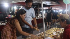 Đà Nẵng: Sức hút của đồ thủ công Việt Nam tại chợ đêm Sơn Trà