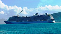 Siêu du thuyền Spectrum of the Seas cập cảng Nha Trang