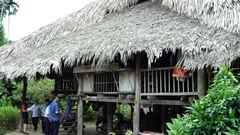 Để đồng bào Tày ở Ôn Lương đi lên từ du lịch