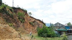 Sống thấp thỏm trong khu vực nguy cơ sạt lở núi