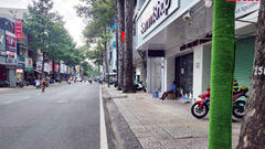 “Mặc áo” cho cột điện ở TP.HCM chống dán quảng cáo rao vặt