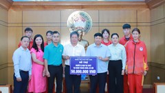 Công đoàn Bộ VHTTDL trao gói hỗ trợ các nạn nhân vụ cháy chung cư mini