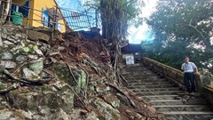 Công bố tình huống khẩn cấp sạt lở khu vực điện Hòn Chén