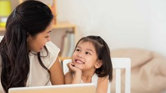 Cha mẹ quản lý con trên không gian mạng: Nên hay không?