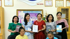 Trao tặng sách, quà đến thiếu nhi có hoàn cảnh khó khăn, khuyết tật